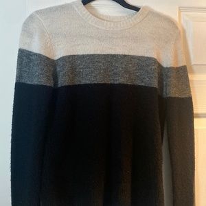 Women’s tricolor sweater